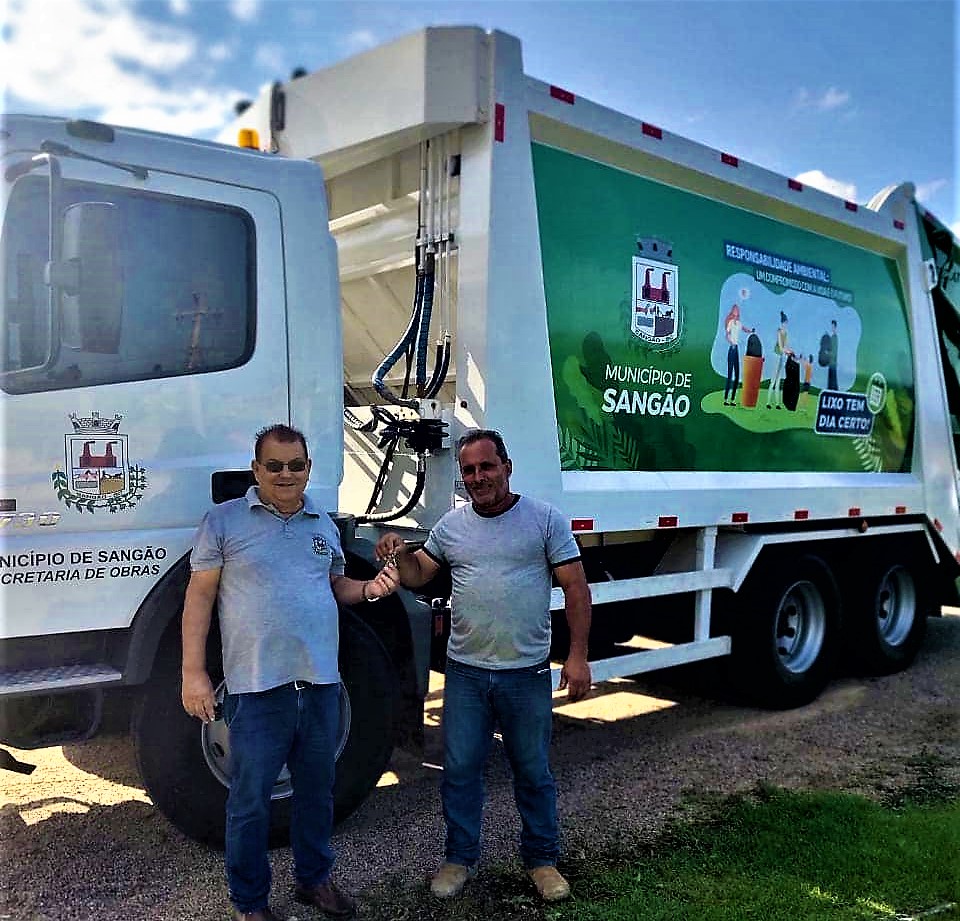 Prefeitura De Sang O Adquire Um Novo Caminh O Coletor E Compactador De